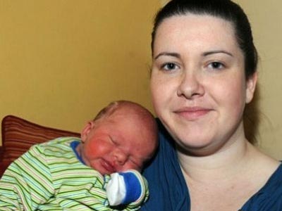 Γέννησε έξω από το νοσοκομείο!