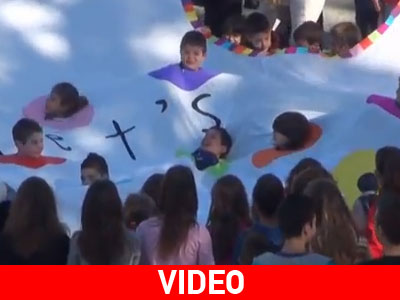 Η μεγαλύτερη μπλούζα του Let’s do it Greece 2013