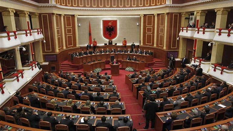 Aλβανία: Σύλληψη δύο βουλευτών για ψευδείς καταθέσεις