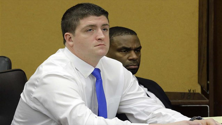 Κλίβελαντ: Αθώος o αστυνομικός που σκότωσε δύο άοπλους Αφροαμερικανούς Κλίβελαντ: Αθώος o αστυνομικός που σκότωσε δύο άοπλους Αφροαμερικανούς