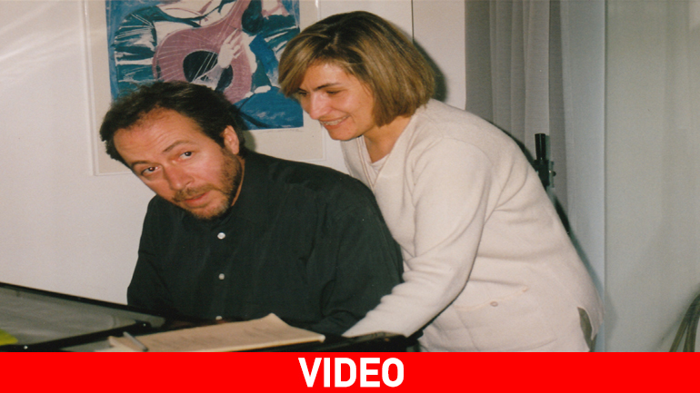 Ο Γρηγόρης Βαλτινός «εκ βαθέων» στην Λουκίλα Καρρέρ