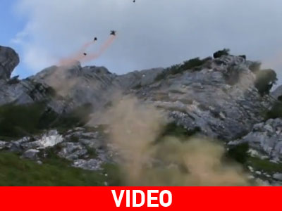 Πτήσεις που κόβουν την ανάσα με wingsuit