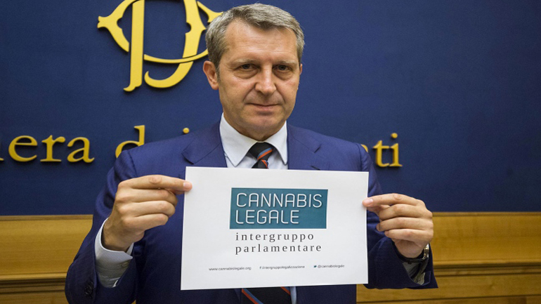 Η Ιταλία ετοιμάζεται να νομιμοποιήσει την ινδική κάνναβη – 218 βουλευτές λένε ναι