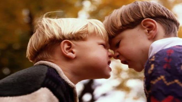 Τι να κάνετε για να περιορίσετε την αδερφική ζήλια;