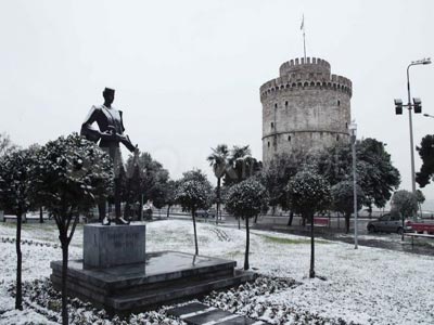 Χιονίζει στη Θεσσαλονίκη