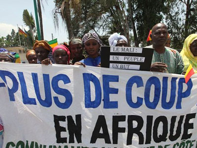 Μαλί: Διαδηλωτές επιτέθηκαν στον μεταβατικό πρόεδρο