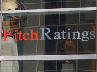 Υποβαθμίζει πέντε ιταλικές τράπεζες η Fitch