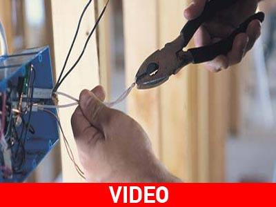 Ο ηλεκτρολόγος με την φωνή κλαρίνο