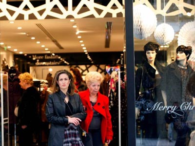 Από 5 Απριλίου το εορταστικό ωράριο στα καταστήματα