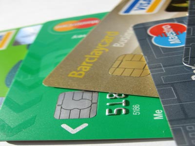 Έρευνες για παραβιάσεις λογαριασμών από Visa και MasterCard