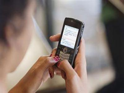 Έκλεβε κινητά από τραπέζια καφετεριών