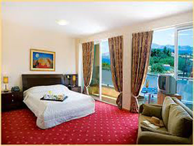 Πτώση 11% για τους ξενοδόχους της Αττικής