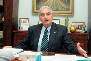 (ο πρώην Δήμαρχος Άμφισσας Ασημάκης Ασημακόπουλος)