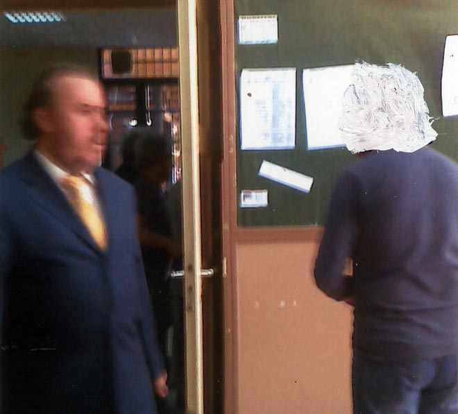 Ο Νίκος Ροϊδάκης σε δικαστήριο