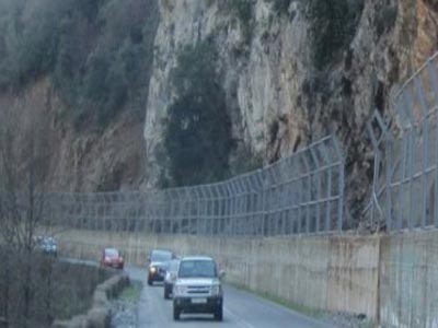 Έκλεψαν μεταλλικά προστατευτικά βράχων