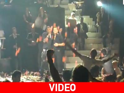 Η τρέλα δεν πάει στα βουνά… πάει στα μπουζούκια!