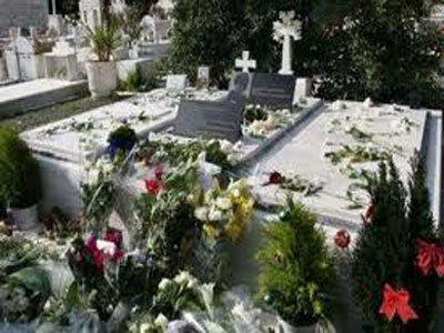 Έκλεβαν καντήλια από νεκροταφεία