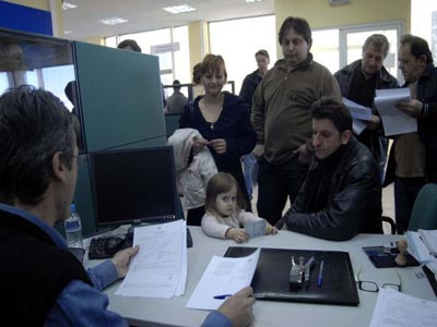 Παρατείνεται η καταβολή του επιδόματος τέκνου και σύνταξης