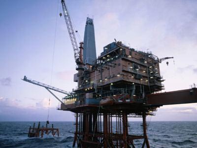 Στα 102 δολάρια το αργό με άνοδο 0,9%