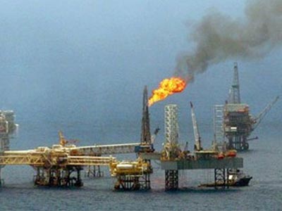 Πτώση 1,3% για το αργό με φόντο τα αποθέματα και το δολάριο