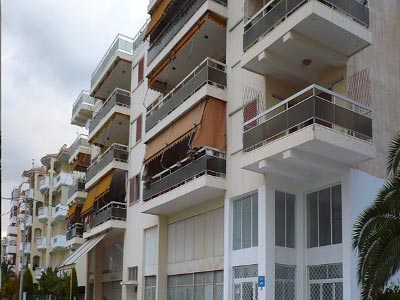 Σε πτώση η οικοδομή στον Βόλο