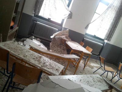 Έπεσε το ταβάνι στο κεφάλι των μαθητών