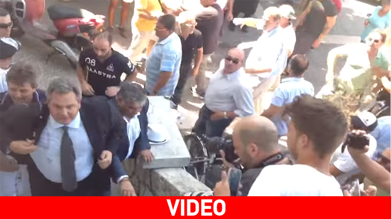 Πολίτες αποδοκίμασαν τον Πάνο Καμμένο στην Κω – Πέταξαν ακόμα και αυγά Πολίτες αποδοκίμασαν τον Πάνο Καμμένο στην Κω – Πέταξαν ακόμα και αυγά