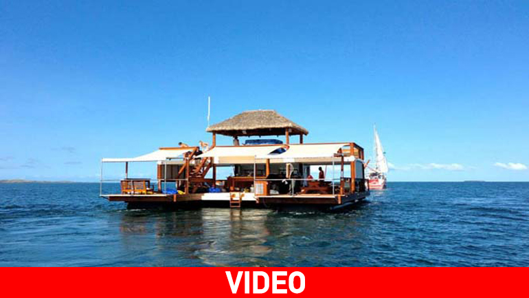 Cloud 9:Το πλωτό μπαρ στα νησιά Φίτζι