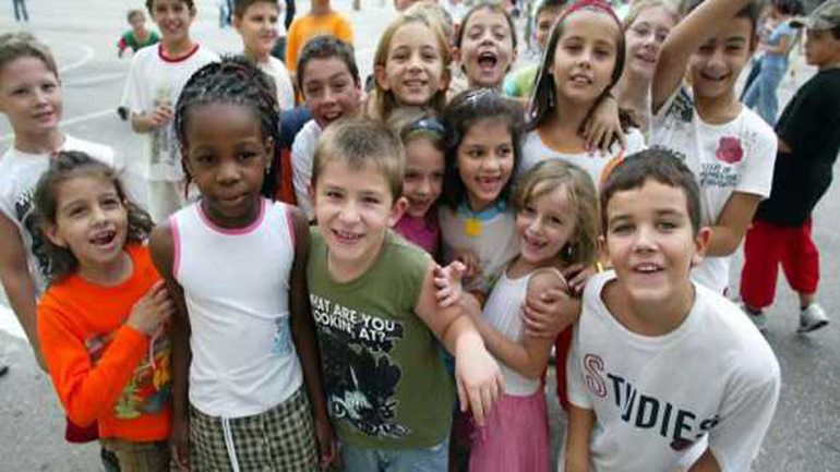 Θεσσαλονίκη: Μια «αγκαλιά» για τα παιδιά των μεταναστών