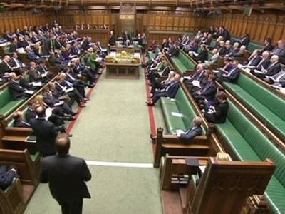 H Βρετανία επανεξετάζει τις συμβάσεις με το Ισραήλ για την εξαγωγή όπλων