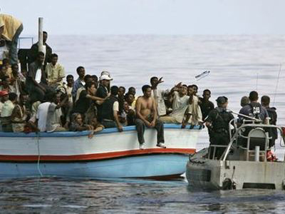 Ιταλία: Διέσωσαν 700 μετανάστες ανοιχτά των ακτών της Σικελίας