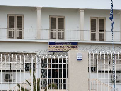 Άγριες συμπλοκές με τραυματίες στις φυλακές Κορυδαλλού