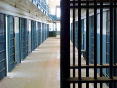 Ισοβίτης εκβίαζε ομοεθνή του στα Τρίκαλα