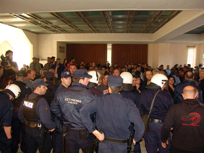 Πέντε προσαγωγές για τα επεισόδια στο Περιφερειακό Συμβούλιο Πελοποννήσου