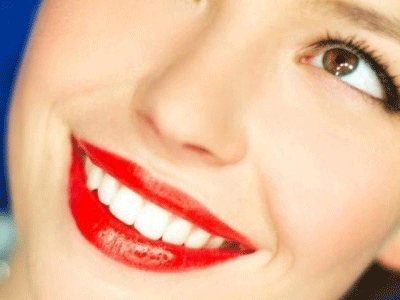 Λεύκανση δοντιών: Μας χαρίζει το πιο φωτεινό χαμόγελο!