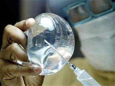 Το Λονδίνο καταγγέλλει τη στάση των ιδιωτικών κλινικών