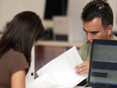 Παρατείνονται οι συμβάσεις μερικής απασχόλησης στους δήμους