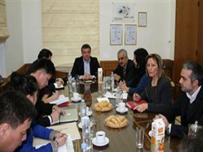 Φλερτάρουν με κρητικό κρασί και ελαιόλαδο οι Κινέζοι