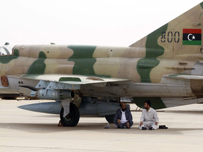 Αεροσκάφος της λιβυκής αεροπορίας γάζωσε πλοίο ελληνικών συμφερόντων