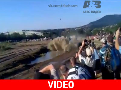 Τους έκανε…μούσκεμα