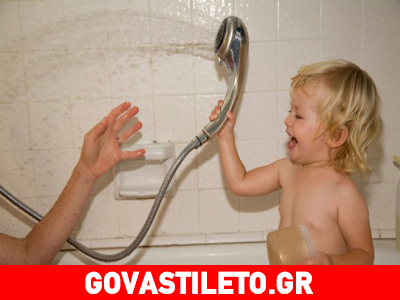 Μάθε μέχρι πότε μπορείς να κάνεις μπάνιο με το παιδί σου
