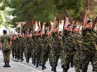 Ναύτες και σμηνίτες στα «χακί»