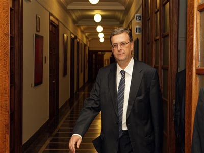 Συνάντηση  Μουρμούρα – Όλι Ρεν στις Βρυξέλλες