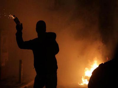 Θεσσαλονίκη: Επίθεση με μολότοφ στο αστυνομικό τμήμα Χαριλάου