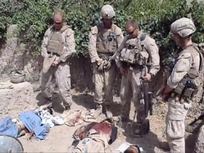 Αναγνωρίσθηκαν οι πεζοναύτες που ουρούν σε πτώματα των Ταλιμπάν