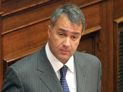 Πολιτική στάχτη στα μάτια της κοινωνίας