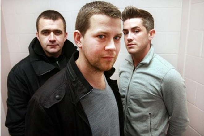 ΟΙ τρεις γιοι της 54χρονης που οργανώνουν τη διαδήλωση