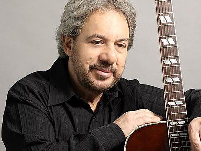 «Με μια αγκαλιά τραγούδια»