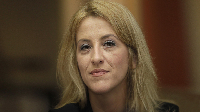 Προγραμματικές συμβάσεις για τη συντήρηση των οδικών δικτύων υπέγραψε η Ρ. Δούρου