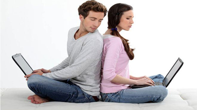 Τελικά οι πρώην να μένουν στο Facebook;